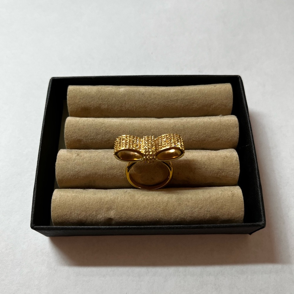 Elegant Gold Bow Ring